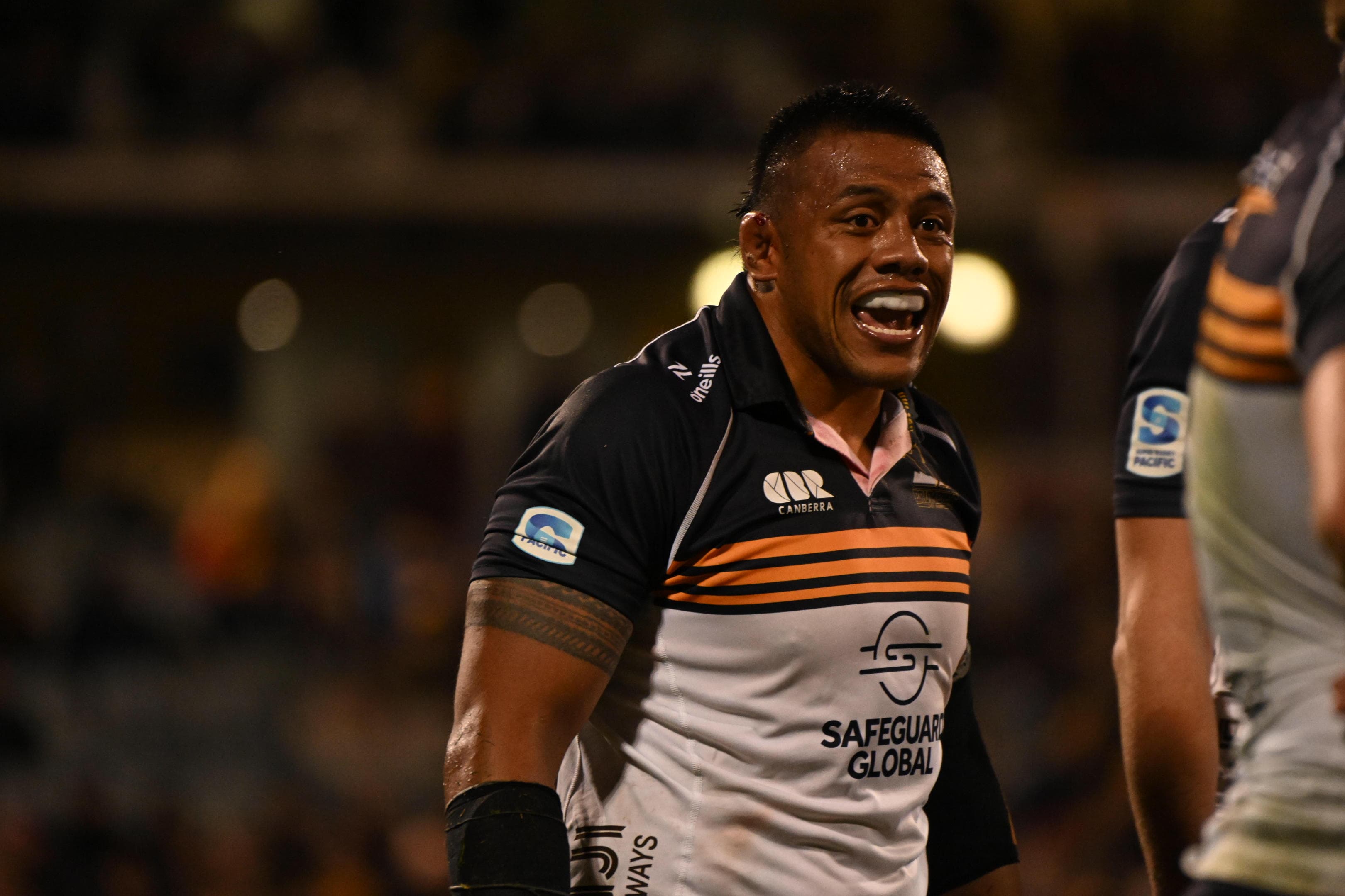 Allan Alaalatoa against Hurricanes