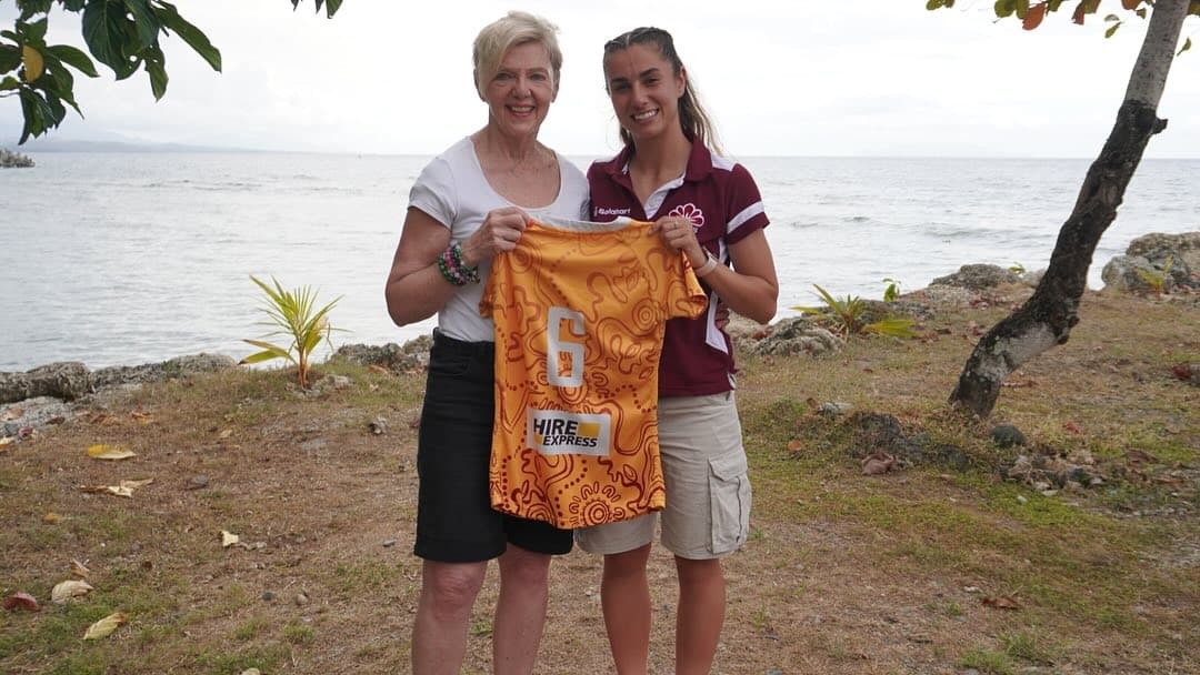 Kerry Chikarovski presents Ameena Kanj with her playing jersey in Solomon Islands