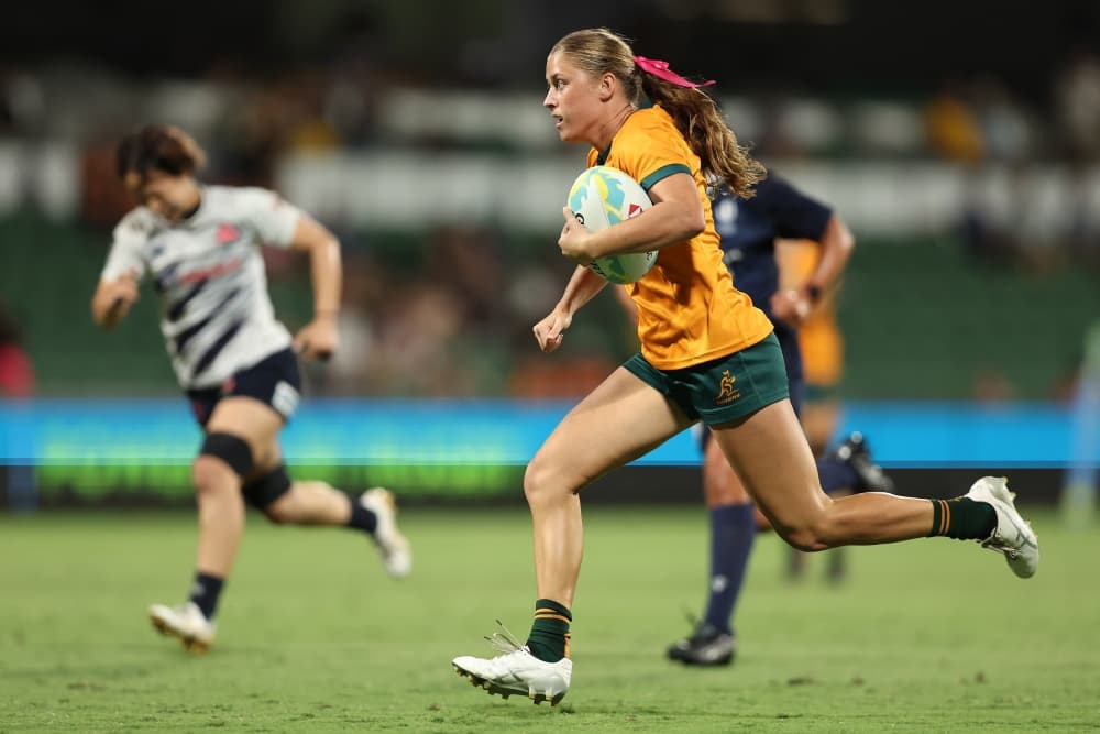 Mackenzie Davis has re-signed with the 7s program after winning Junior Player of the Year. Photo: Getty Images